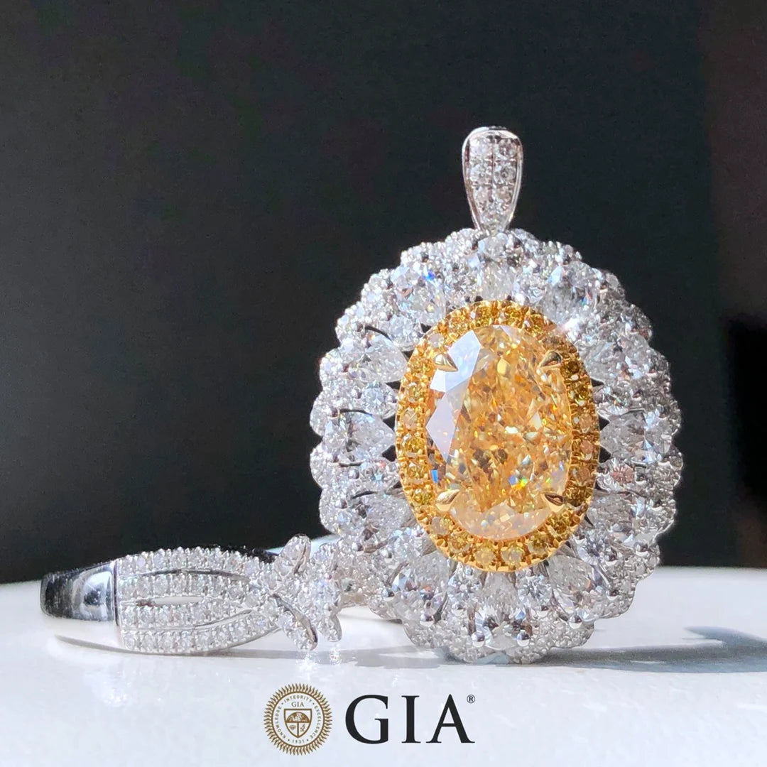 Luxury Diamond Engagement Rings. 2.56 Carat Fancy Yellow Color.