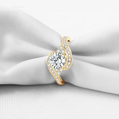 Elegant Women's Moissanite Ring, 10K Gold.