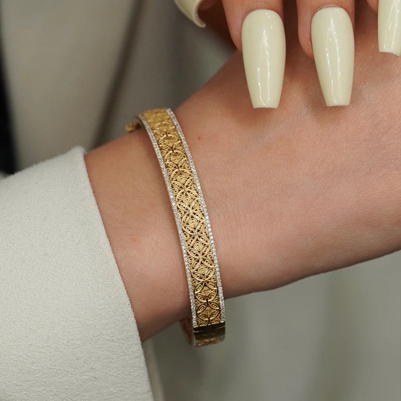 18K Yellow Gold Bangle with 0.99ct Real Diamonds.
