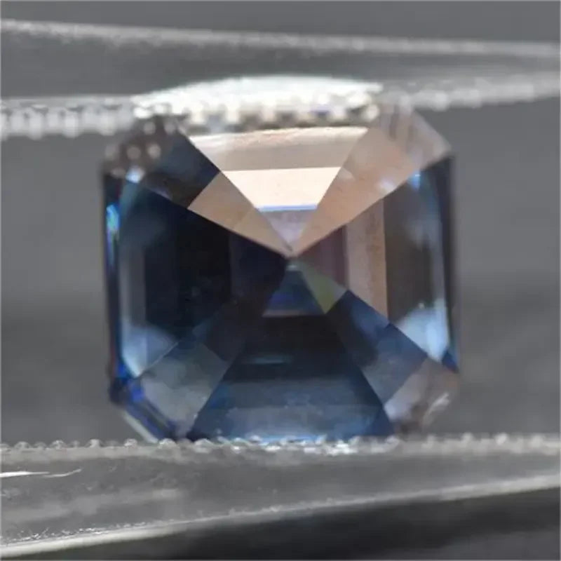 Moissanite colorée. Couleur bleu saphir. Coupe Asscher. 1,0 à 5,0 carats.