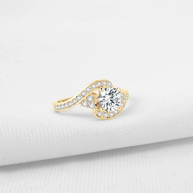 Elegant Women's Moissanite Ring, 10K Gold.