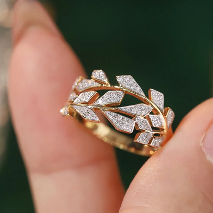 Luxury Fashion Jewelry. Elegant Diamond Rings. 18K Gold.