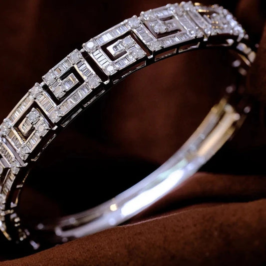 Diamond Bangle. Natural Diamonds. Total 4.0 Carats.