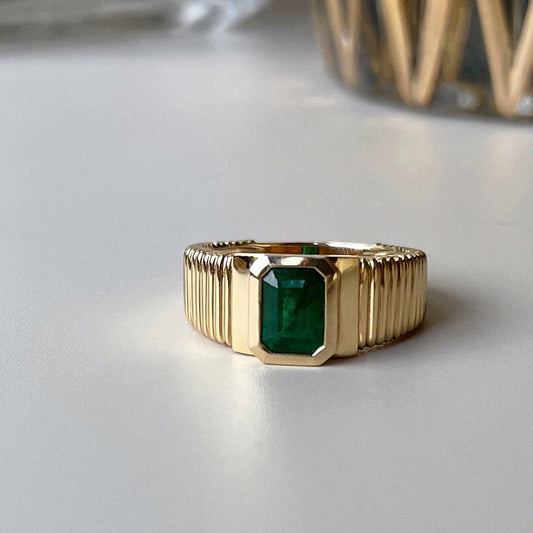 Real 18K Yellow Gold Ring with Natural Emerald - Square Design