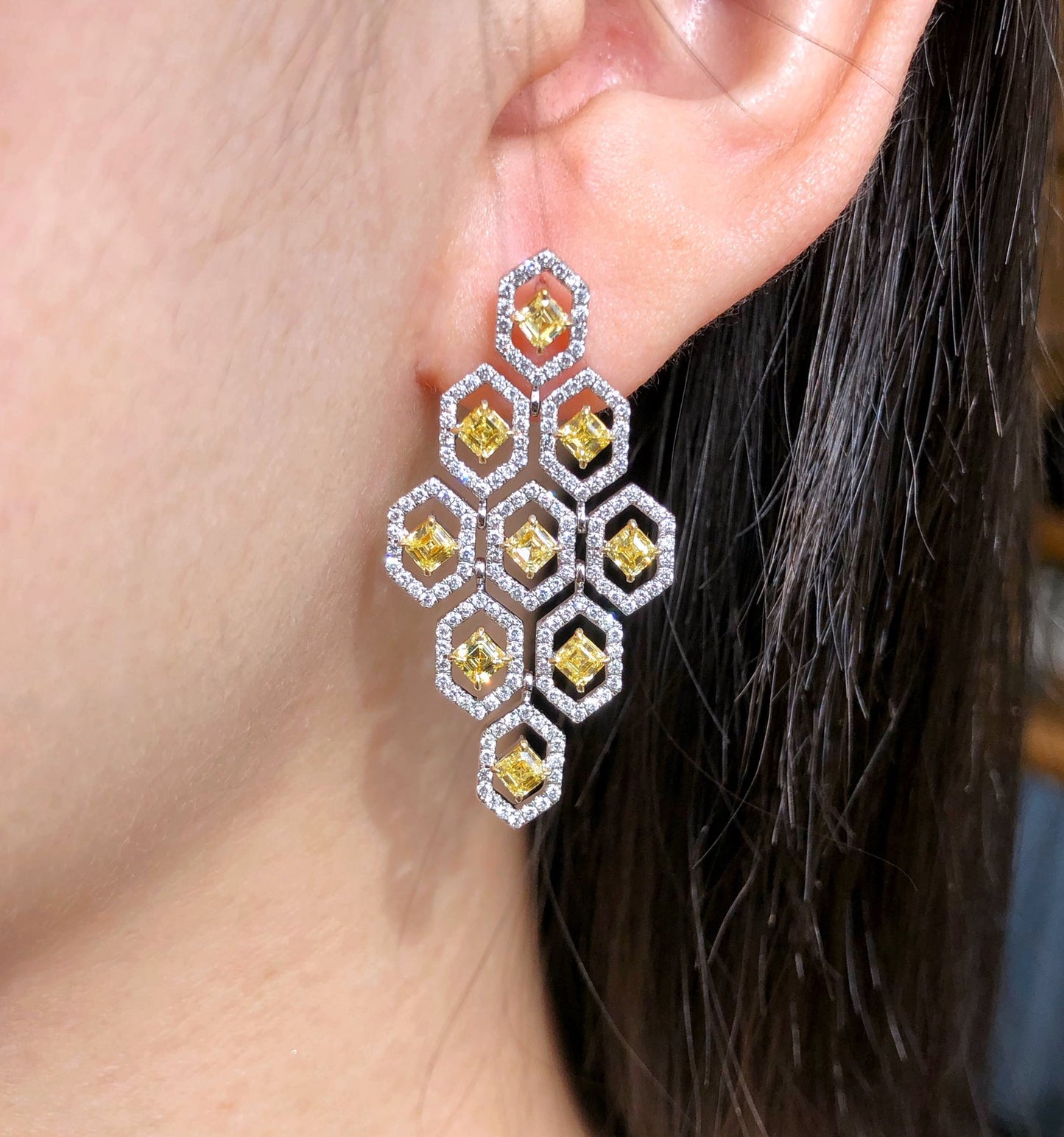 Elegant White and Yellow Diamond Earrings. 3.50 Carat. 18K Gold.