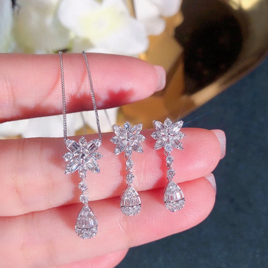 Natural Diamond. Luxury Jewelry Set. Necklace, Earrings.
