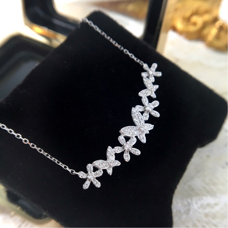 Flower Shape Natural Diamond Necklace. 18K White Gold. 