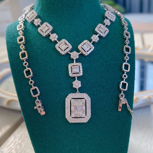 Luxury Diamond Necklaces. 6.0 Carat, Natural Diamonds.