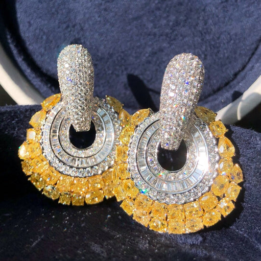 10.0 Carat Yellow and White Diamond Drop Earrings. 18K Gold.