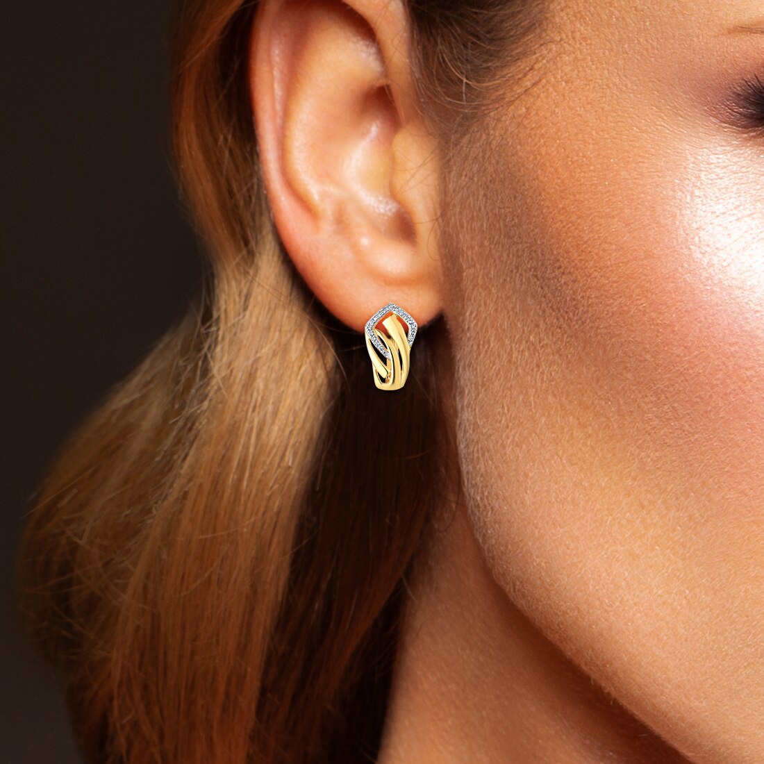 Natural Diamond Earrings. 14K Yellow Gold.