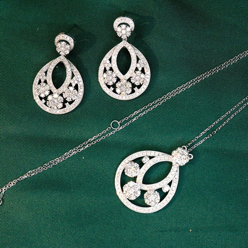 Luxury Diamond Jewelry Set. Necklace, Earrings. 18K White Gold.