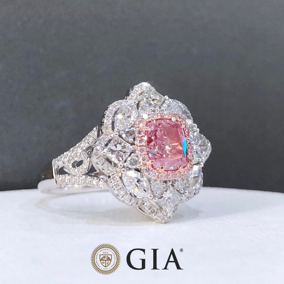 Rare diamant rose orange clair fantaisie. Bague, Pendentif. Certifié GIA.