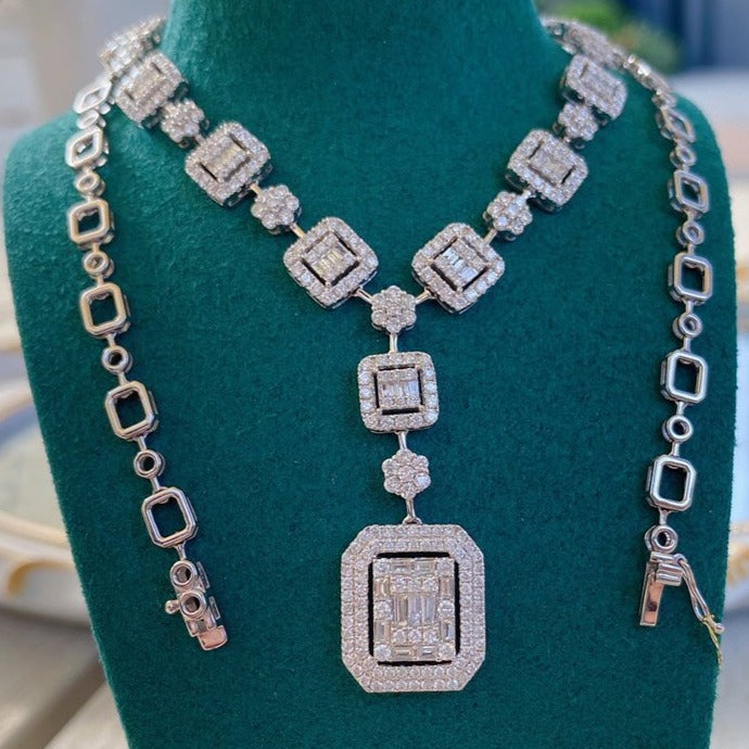 Luxury Diamond Necklaces. 6.0 Carat, Natural Diamonds.