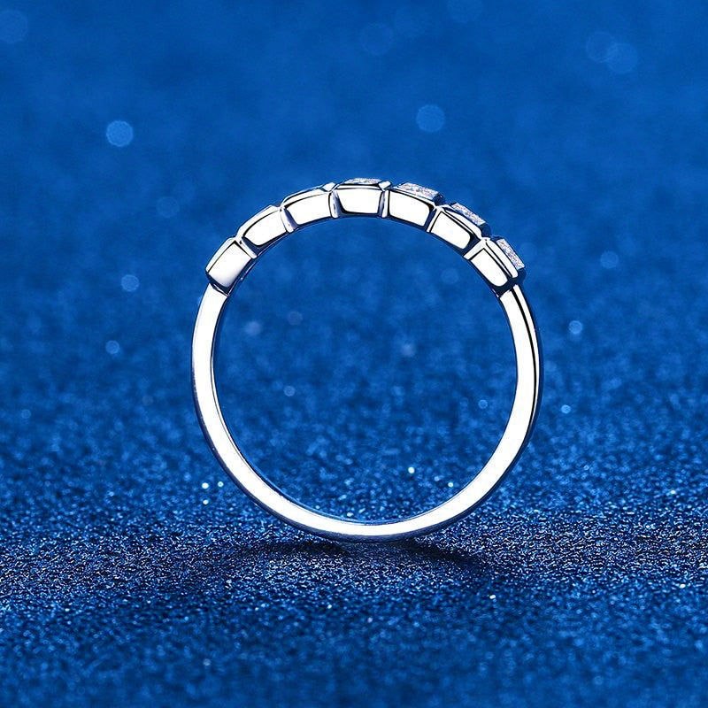 Excellent moissanite diamond ring