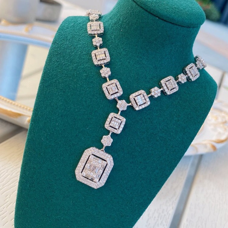 Luxury Diamond Necklaces. 6.0 Carat, Natural Diamonds.