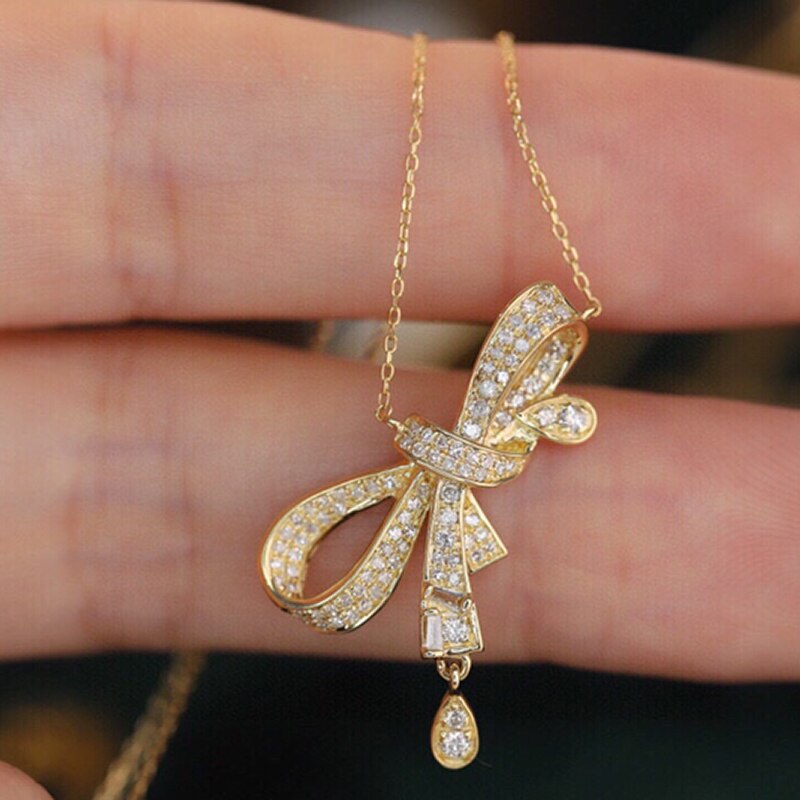 Elegant Diamond Necklaces. Yellow Gold. Natural Diamonds.