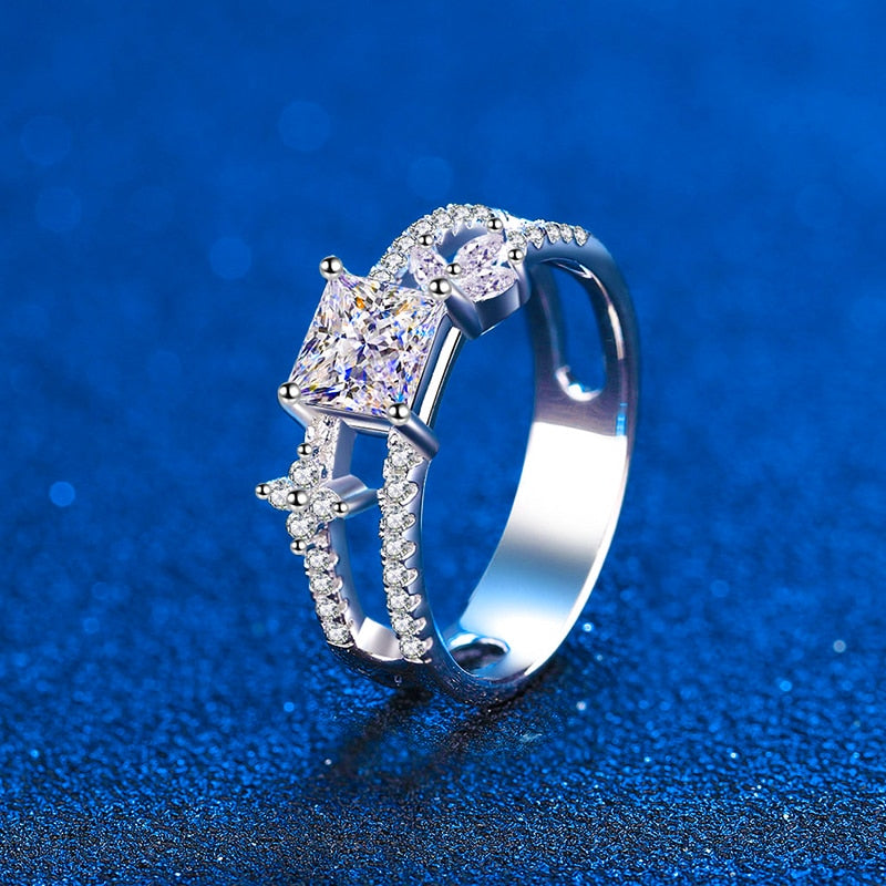 Coupe Princesse. Bagues de fiançailles moissanite. 1,0 carat. D VVS1. Agréé.