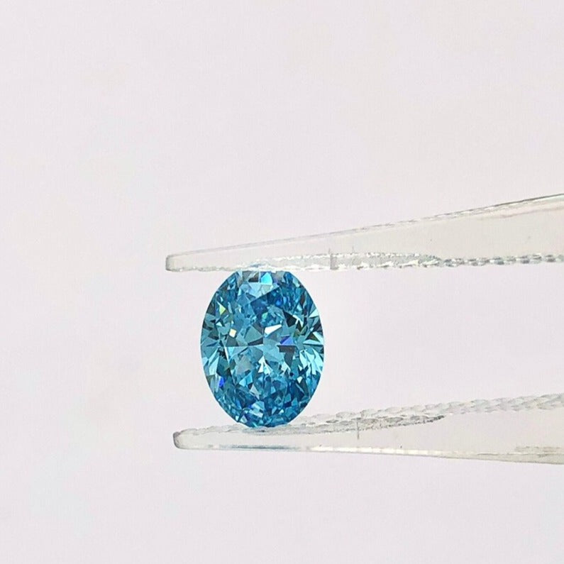 Coupe ovale. Bleu verdâtre intense et fantaisie. 1,0 à 2,0 carats. Diamant cultivé en laboratoire