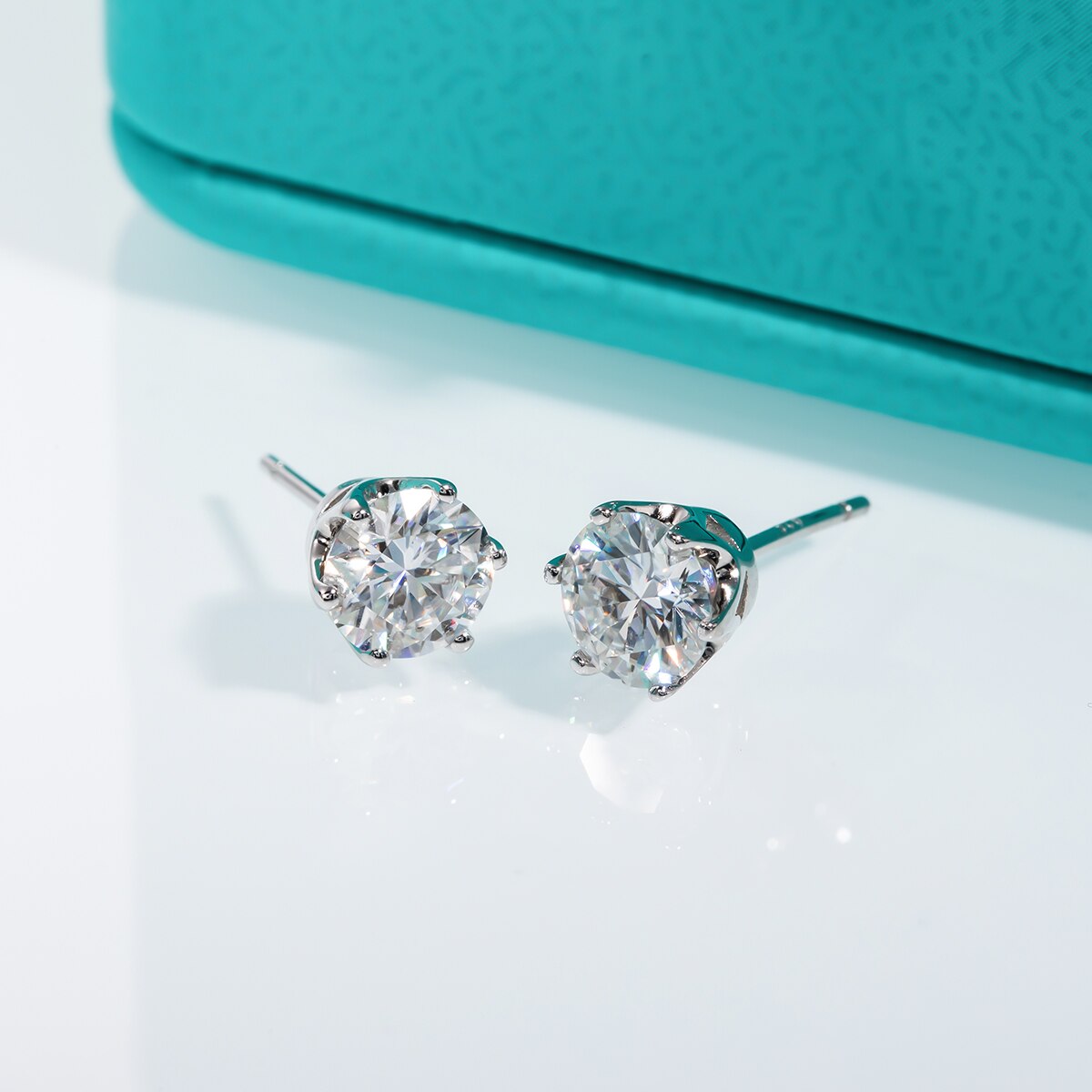 Genuine Moissanite Stud Earrings. 0.50 to 1.0 Carat. D VVS1.