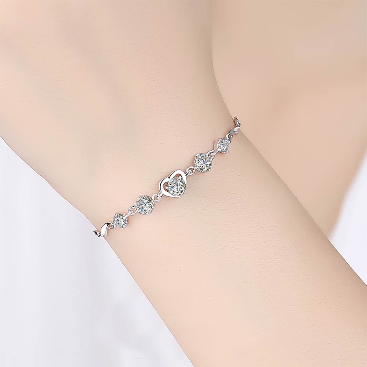 Moissanite Bracelets. 5 pcs Moissanite Stones. D VVS1.