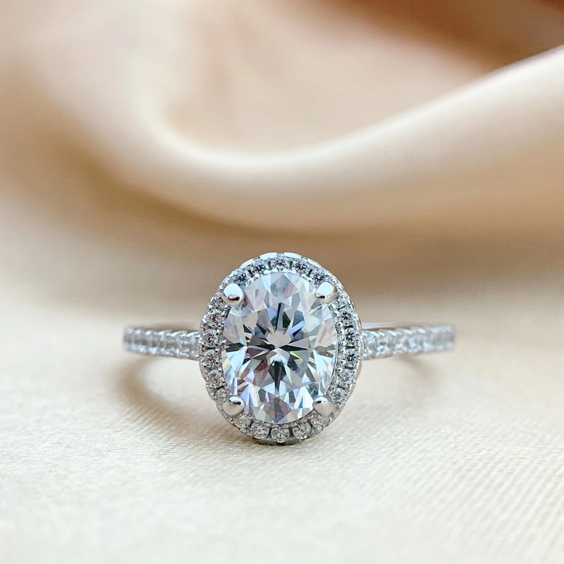 Oval Shape. Moissanite Diamond Engagement Rings. 2.0 Carat. D VVS1.