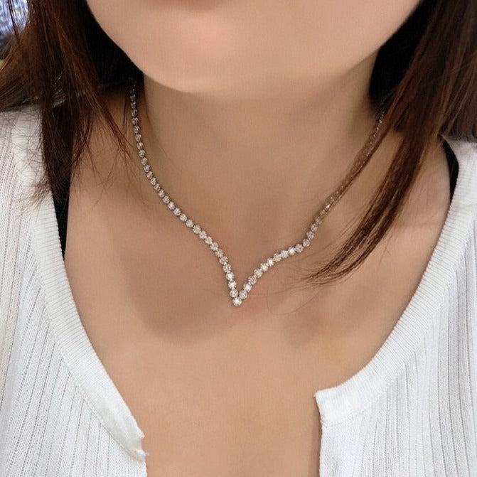 Luxury Natural Diamonds V Shape Necklace. 7.0 Carat.