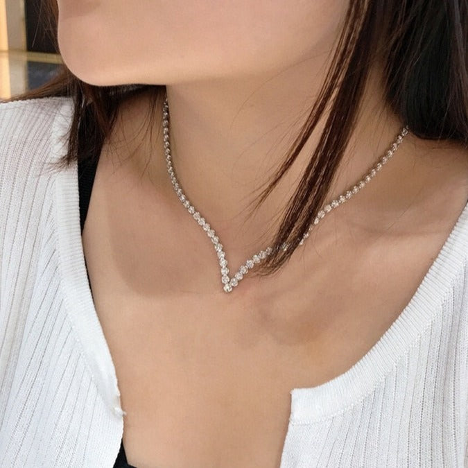 Luxury Natural Diamonds V Shape Necklace. 7.0 Carat.